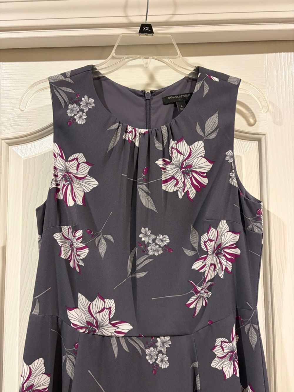 Banana Republic Gray Floral Dress size 6 like new - Picture 3 of 7